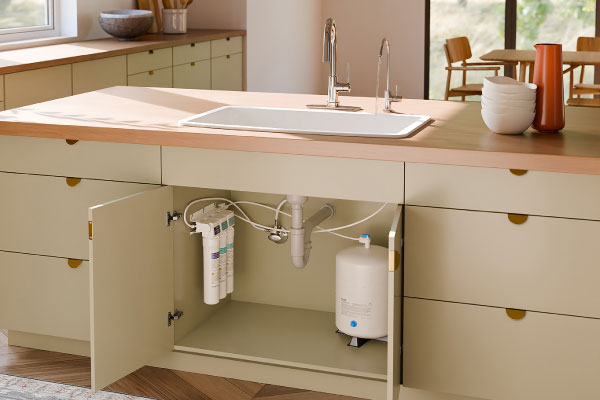 Coral Under Sink Water Filtration System with three-stage filtration including sediment, pre-carbon, and carbon block filters designed to reduce contaminants and improve taste and clarity.